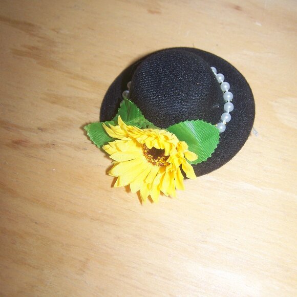 Mini Sunflower Hair Clip - Handmade - Picture 1 of 2